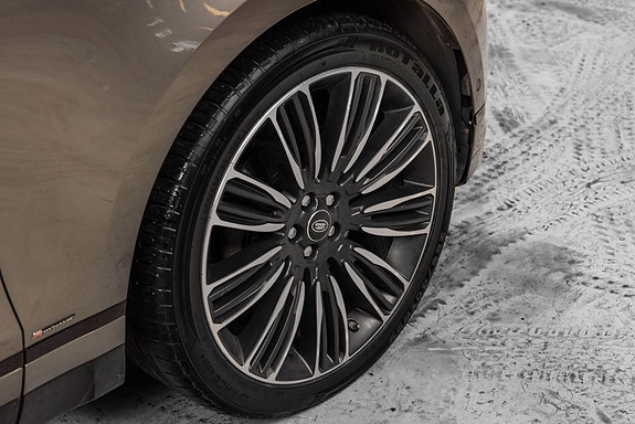 Land Rover Range Rover Velar 9 of 30
