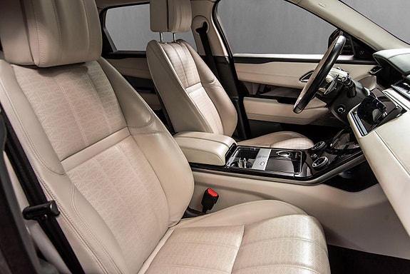 Land Rover Range Rover Velar 11 of 30