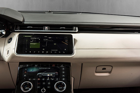 Land Rover Range Rover Velar 24 of 30