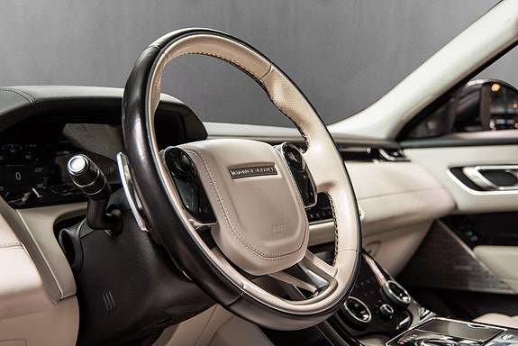 Land Rover Range Rover Velar 14 of 30