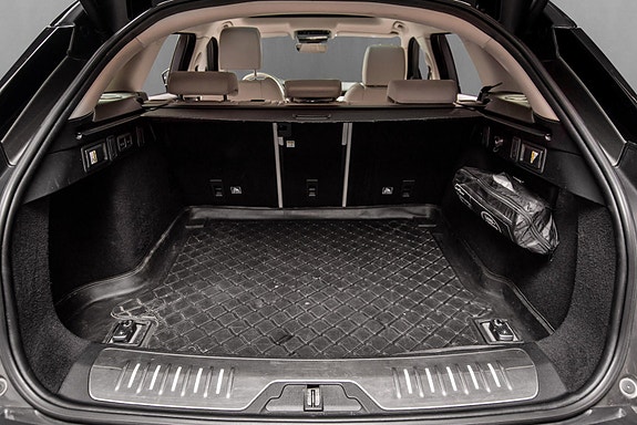 Land Rover Range Rover Velar 28 of 30