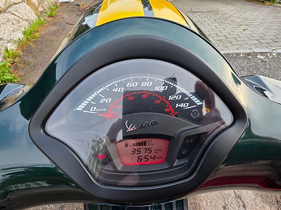 Vespa GTS 300 12 of 15