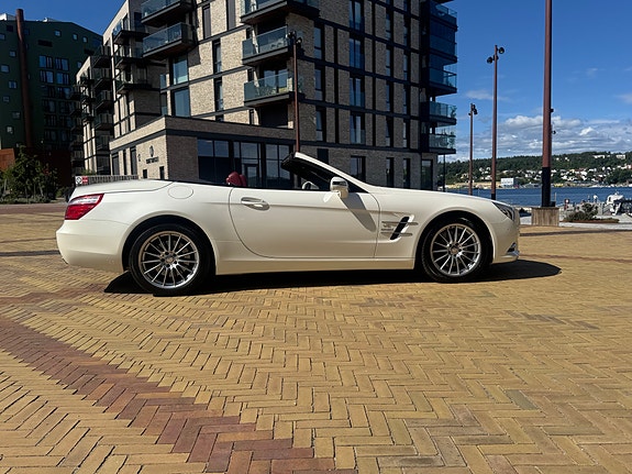 Mercedes-Benz SL500 12 of 16
