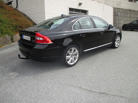 Volvo S80 2 of 5
