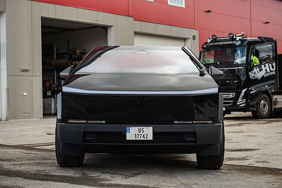Tesla Cybertruck 20 of 30