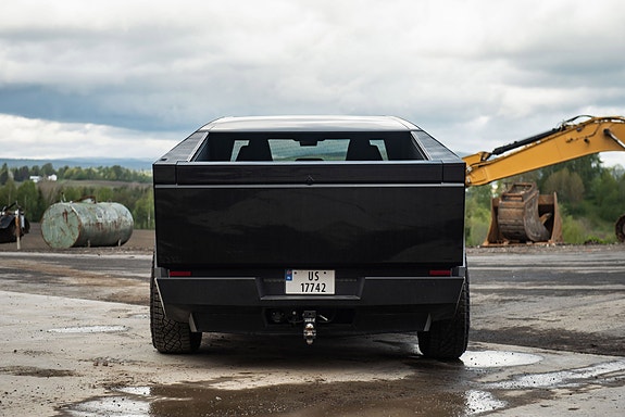 Tesla Cybertruck 19 of 30