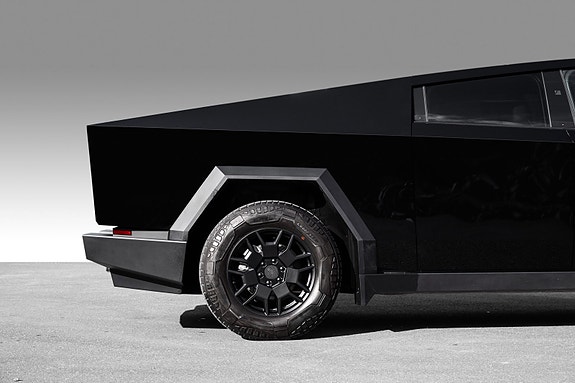 Tesla Cybertruck 27 of 30