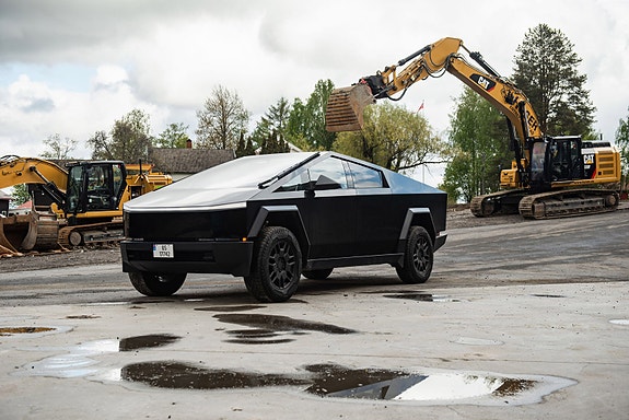 Tesla Cybertruck 3 of 30
