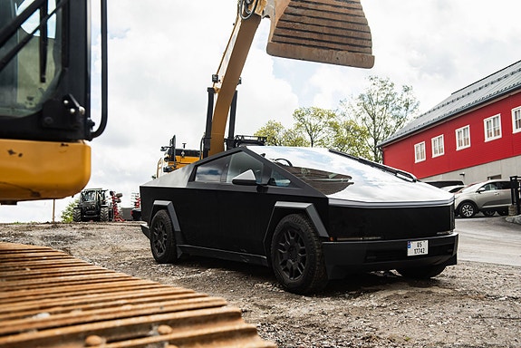 Tesla Cybertruck 23 of 30