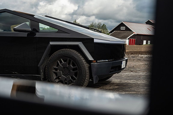 Tesla Cybertruck 12 of 30
