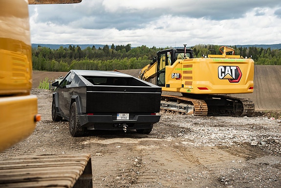 Tesla Cybertruck 24 of 30