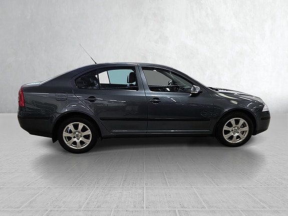 Skoda Octavia 2 of 5