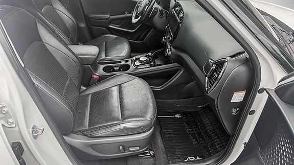 Kia e-Soul 14 of 22