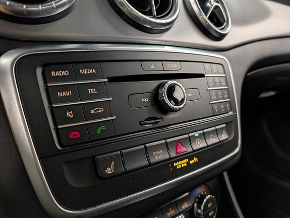 Mercedes-Benz CLA180 26 of 30