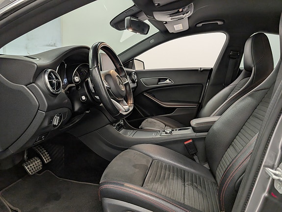 Mercedes-Benz CLA180 14 of 30