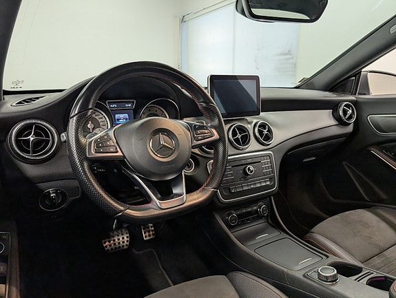 Mercedes-Benz CLA180 15 of 30