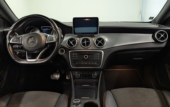 Mercedes-Benz CLA180 18 of 30