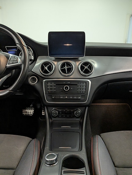 Mercedes-Benz CLA180 24 of 30
