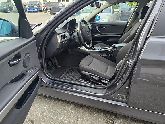 BMW 316i 12 of 30