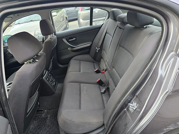 BMW 316i 14 of 30