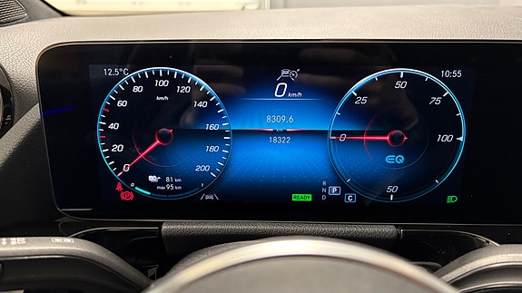Mercedes-Benz EQA350 28 of 30