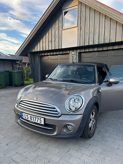 MINI Cooper 2 of 5