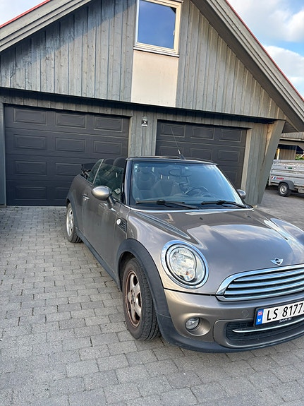MINI Cooper 4 of 5