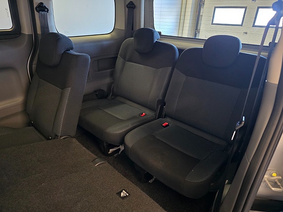 Nissan e-NV200 23 of 30