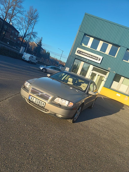 Volvo S80 3 of 5