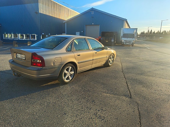 Volvo S80 2 of 5