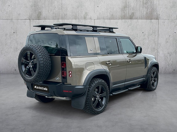 Land Rover Defender 110 5 of 5