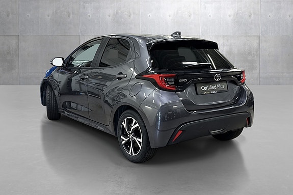 Toyota Yaris 3 of 5