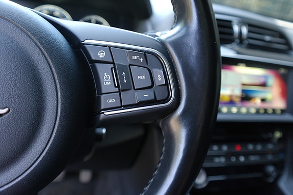 Jaguar F-PACE 22 of 30
