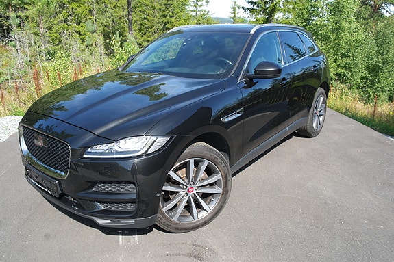 Jaguar F-PACE 2 of 30
