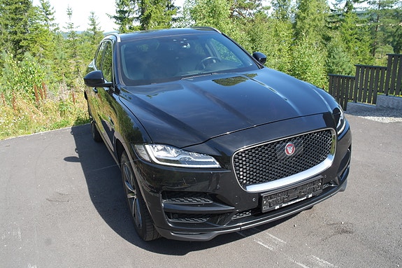 Jaguar F-PACE 5 of 30