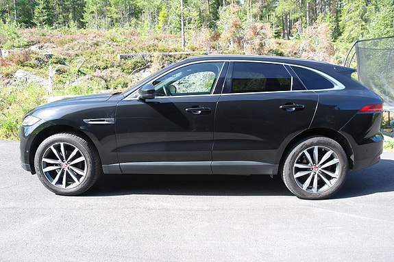 Jaguar F-PACE 11 of 30