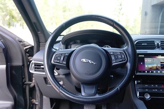 Jaguar F-PACE 16 of 30