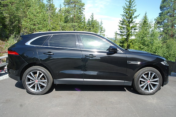 Jaguar F-PACE 6 of 30