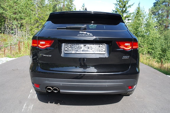 Jaguar F-PACE 8 of 30