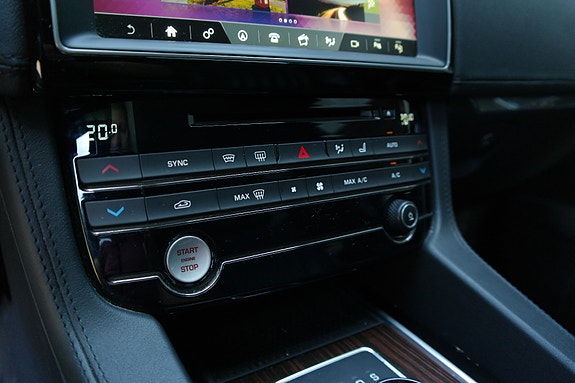 Jaguar F-PACE 26 of 30