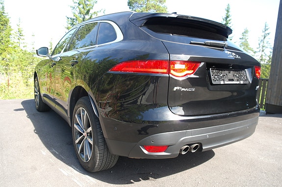 Jaguar F-PACE 9 of 30