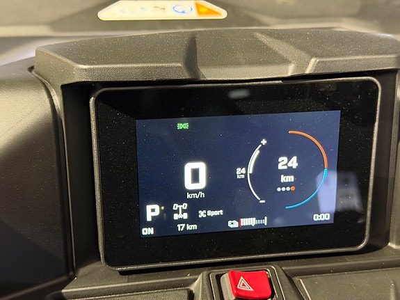 Can-Am Outlander Max Electric 14 of 18
