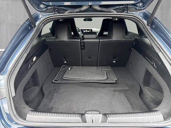 Mercedes-Benz CLA180 11 of 16