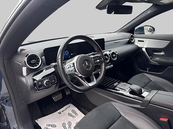 Mercedes-Benz CLA180 8 of 16