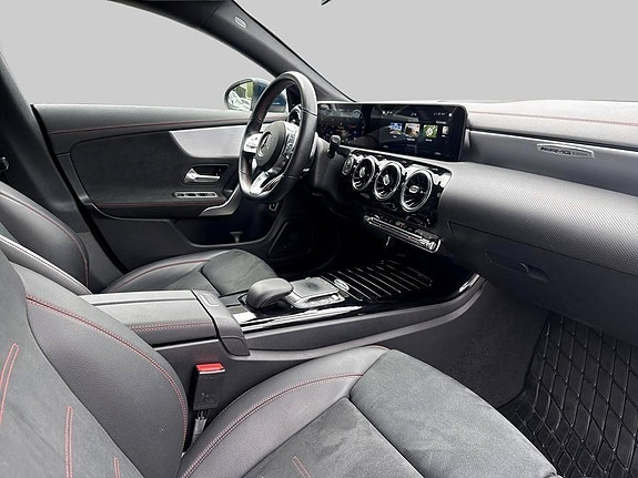 Mercedes-Benz CLA180 12 of 16