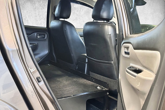 Mitsubishi L200 21 of 30