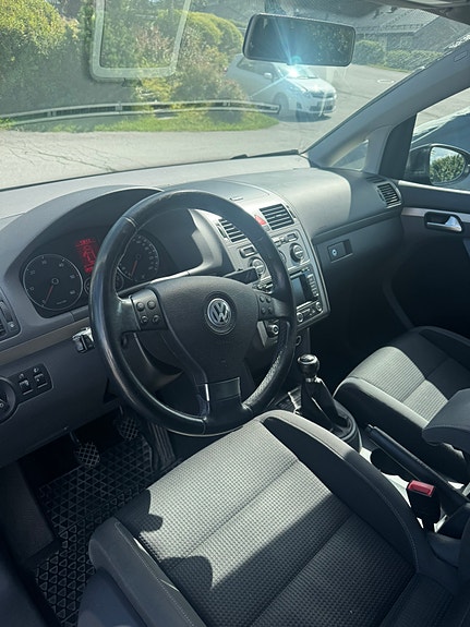 Volkswagen Touran 8 of 15