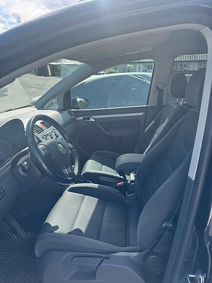 Volkswagen Touran 7 of 15