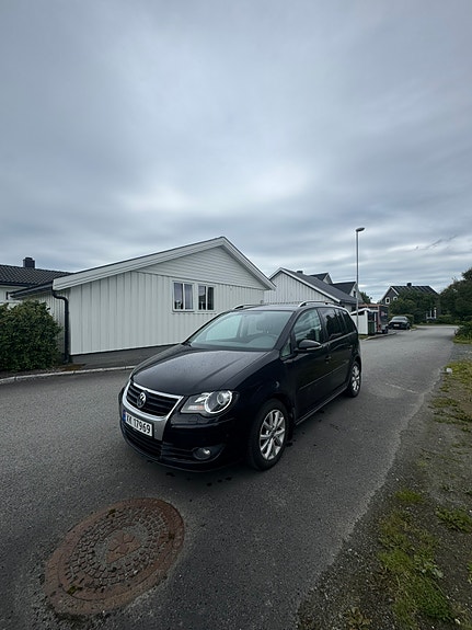 Volkswagen Touran 4 of 15