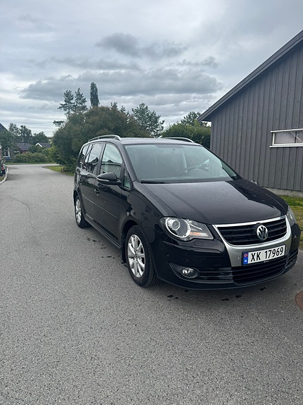 Volkswagen Touran 2 of 15